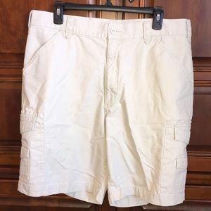 Roundtree & Yorke Men’s Khaki Short, waist 36”